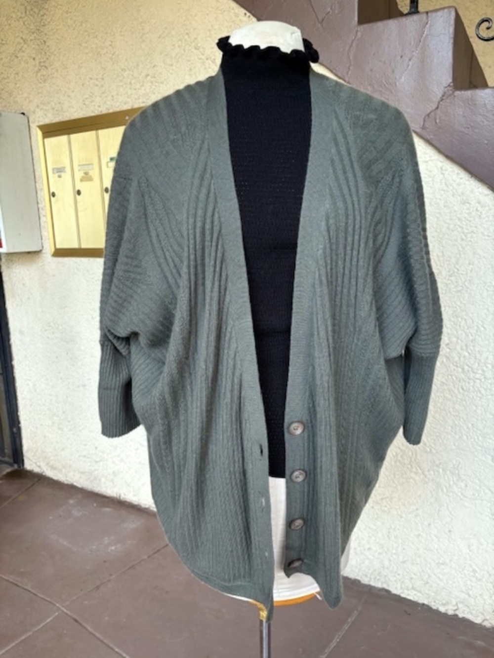 VELVET By Graham & Spencer Oversized, Ribbed Cashmere 3/4 Sleeve Cardigan/sz XL